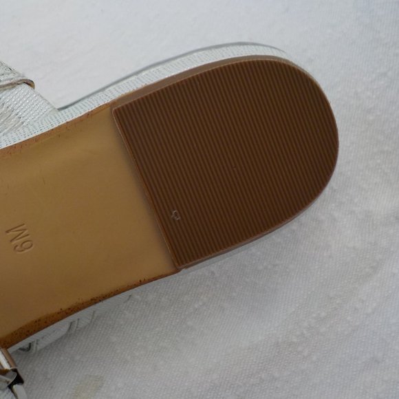 New Marc Fisher slide Sandals with Chain accent Silver White SZ 6 - Picture 11 of 15